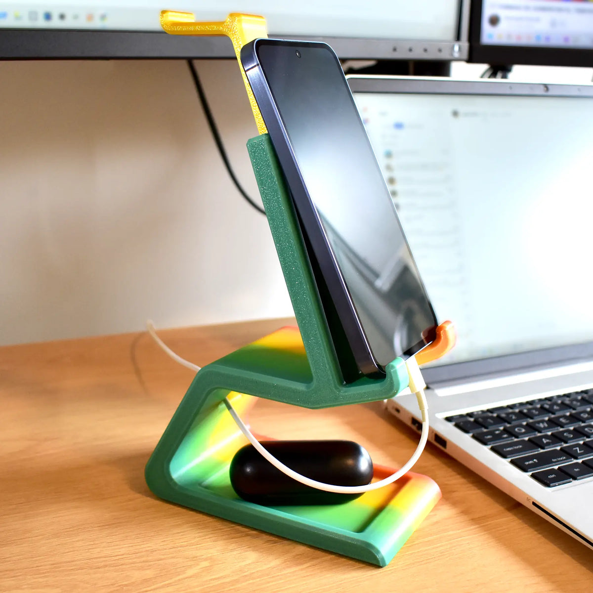 3D_Printed_Headset_and_phone_holder_charging_only_phone_charging