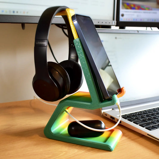 3D_Printed_Headset_and_phone_holder_charging_with_phone_and_headset